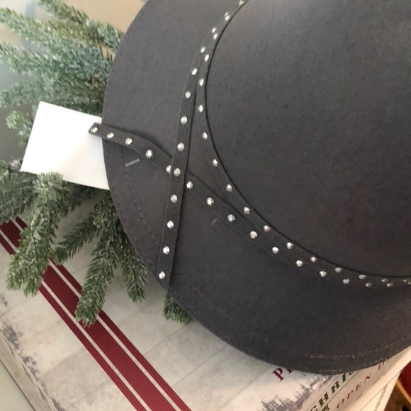 Accessories - Grey felt cloche hat vintage style